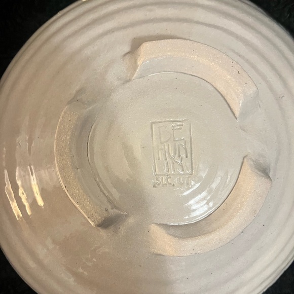 Be Hun In handcrafted pottery bowl - Picture 5 of 6